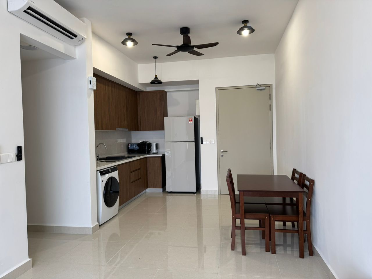Quinn 3 Rooms Fully  ...