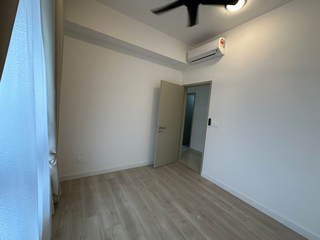 Freehold Quinn 3rooms Partly Furnished next to LRT - photo 7