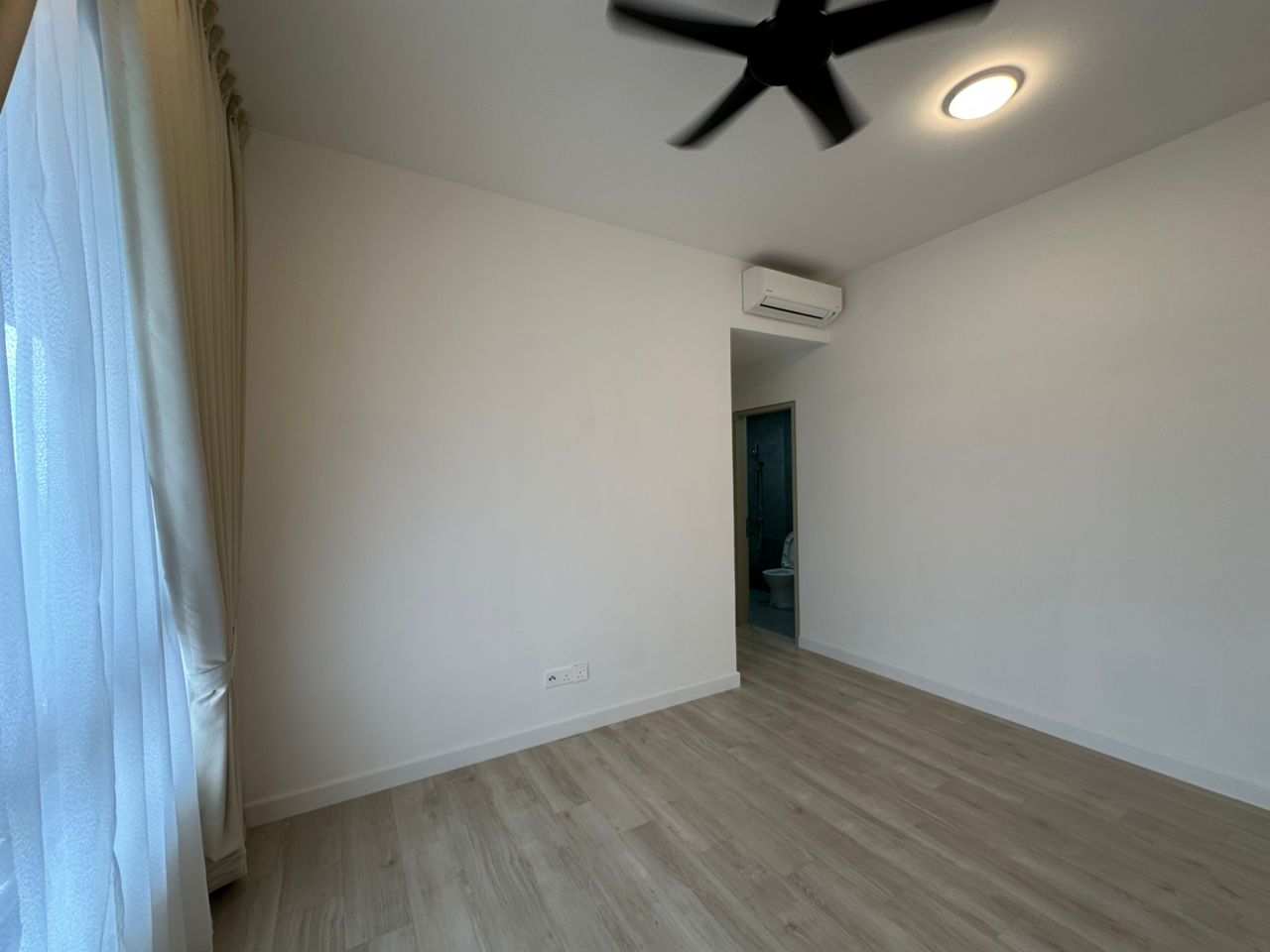 Freehold Quinn 3rooms Partly Furnished next to LRT - photo 12