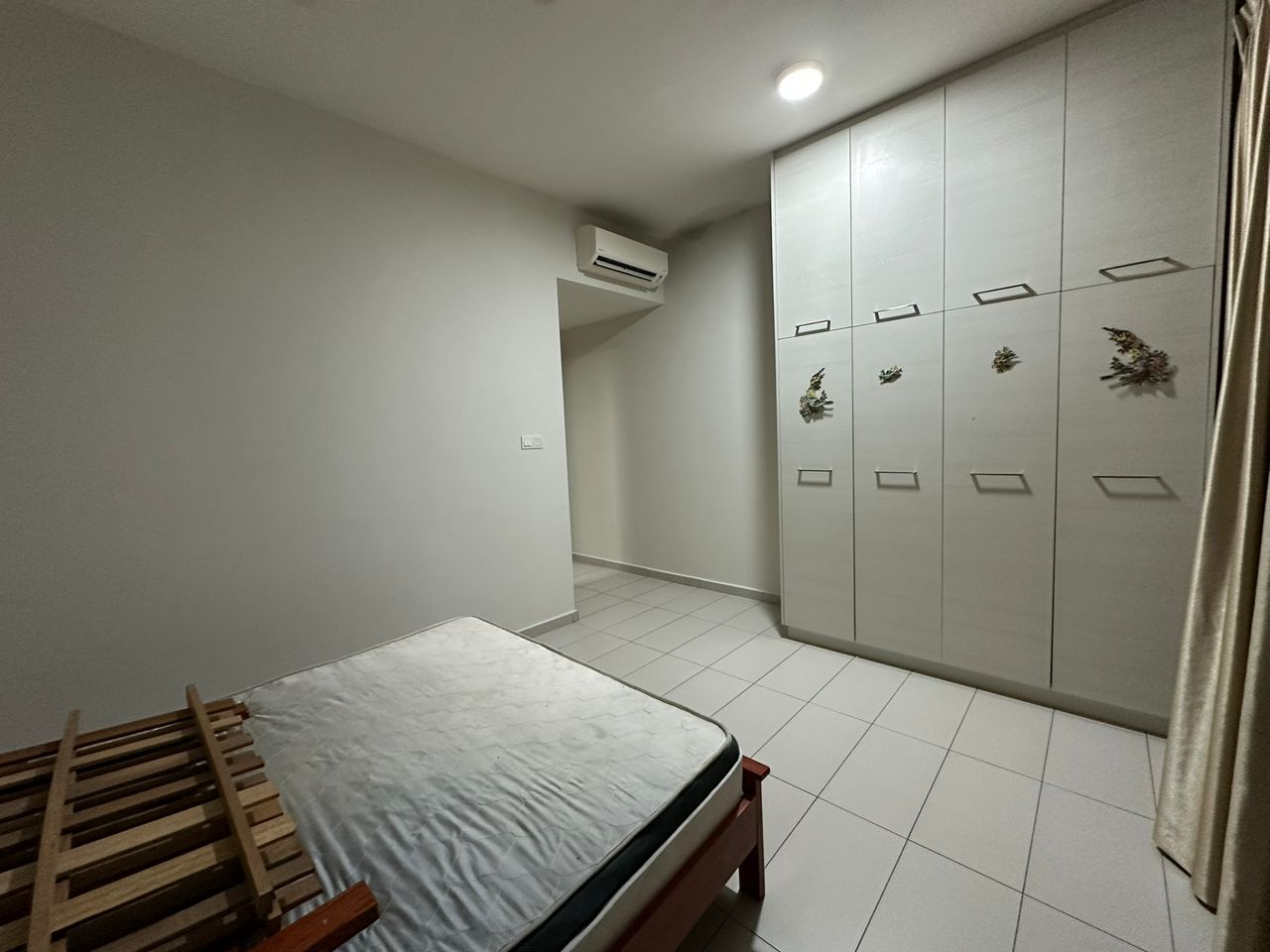 Luxury Condo Infiniti 3, 1085sf,3 Rooms, Fully Fur - photo 5