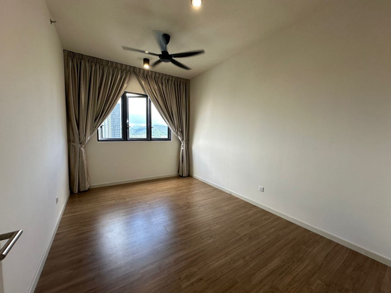 Sunway Avila,4 rooms,partly Furnished - photo 9