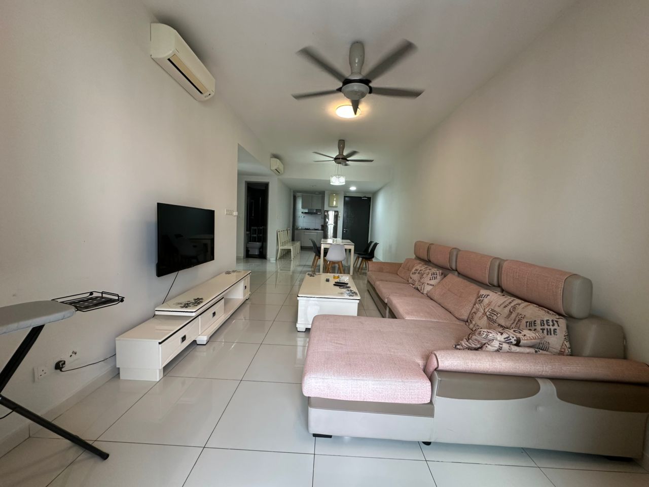 Luxury Condo Infiniti 3, 1085sf,3 Rooms, Fully Fur - photo 2