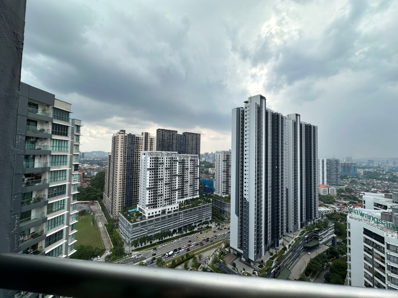 Luxury Condo Infiniti 3, 1085sf,3 Rooms, Fully Fur - photo 3