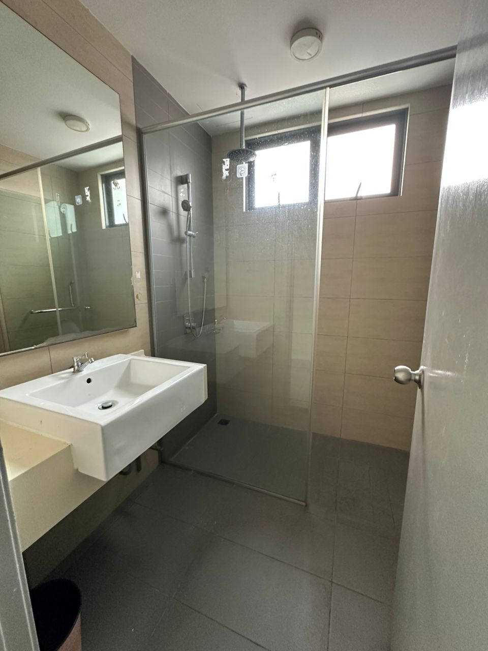 Luxury Condo Infiniti 3, 1085sf,3 Rooms, Fully Fur - photo 6