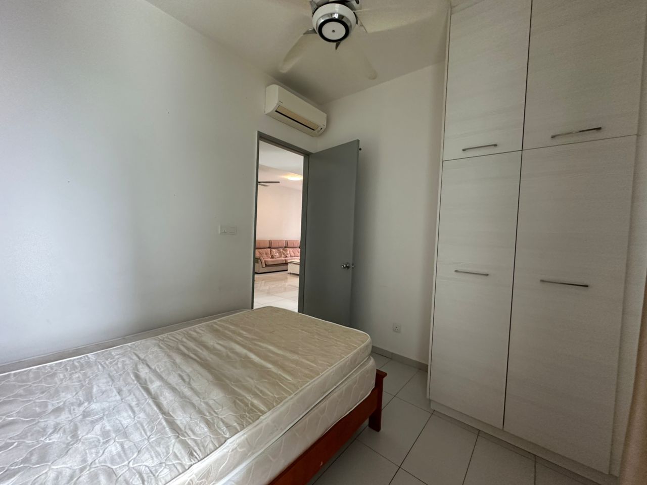 Luxury Condo Infiniti 3, 1085sf,3 Rooms, Fully Fur - photo 7