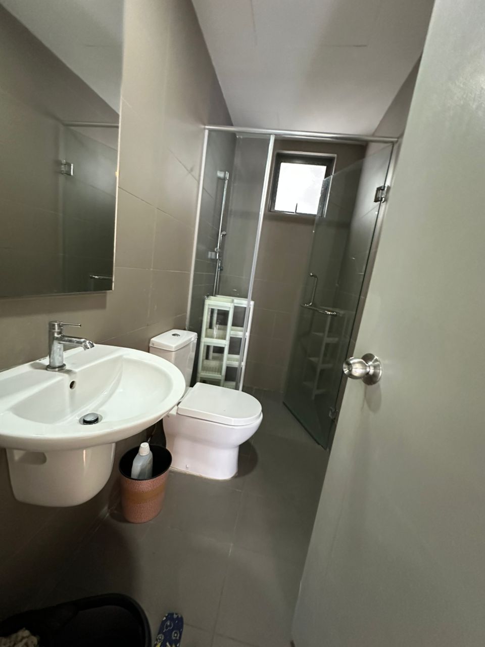 Luxury Condo Infiniti 3, 1085sf,3 Rooms, Fully Fur - photo 8