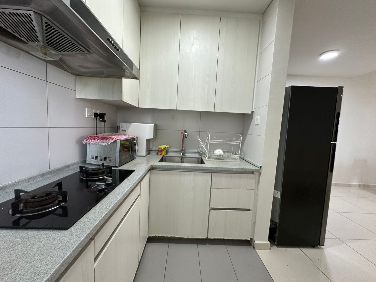 Luxury Condo Infiniti 3, 1085sf,3 Rooms, Fully Fur - photo 10