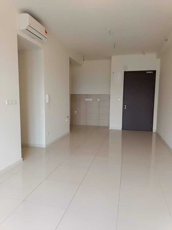 Freehold Sunway Avila,2 rooms, Bare Unit - photo 2