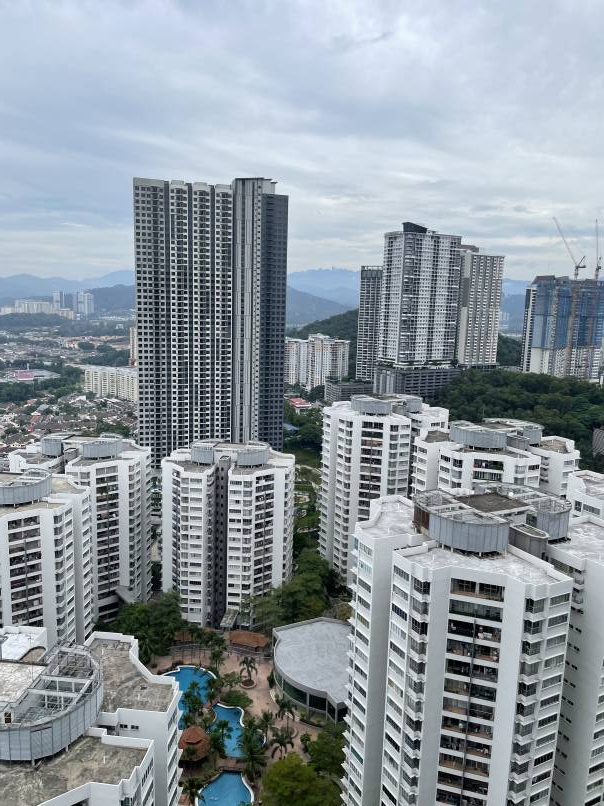 Freehold Sunway Avila,2 rooms, Bare Unit - photo 3
