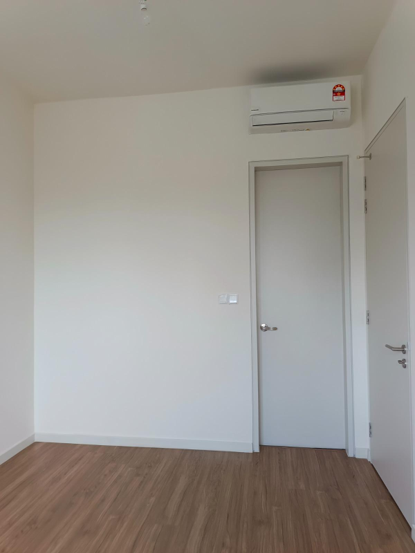 Freehold Sunway Avila,2 rooms, Bare Unit - photo 6