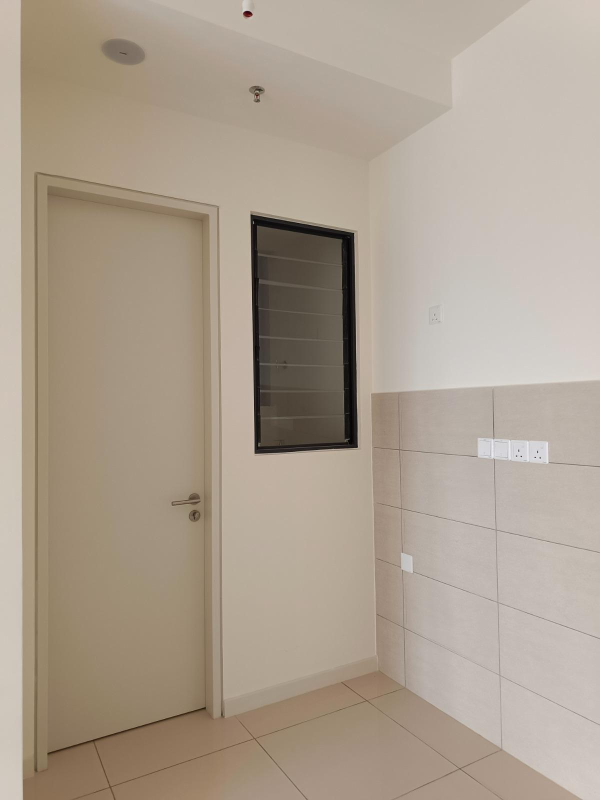Freehold Sunway Avila,2 rooms, Bare Unit - photo 9