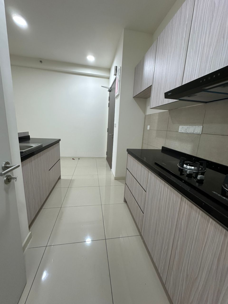 Sunway Avila,4 rooms,Partly Furnished - photo 2