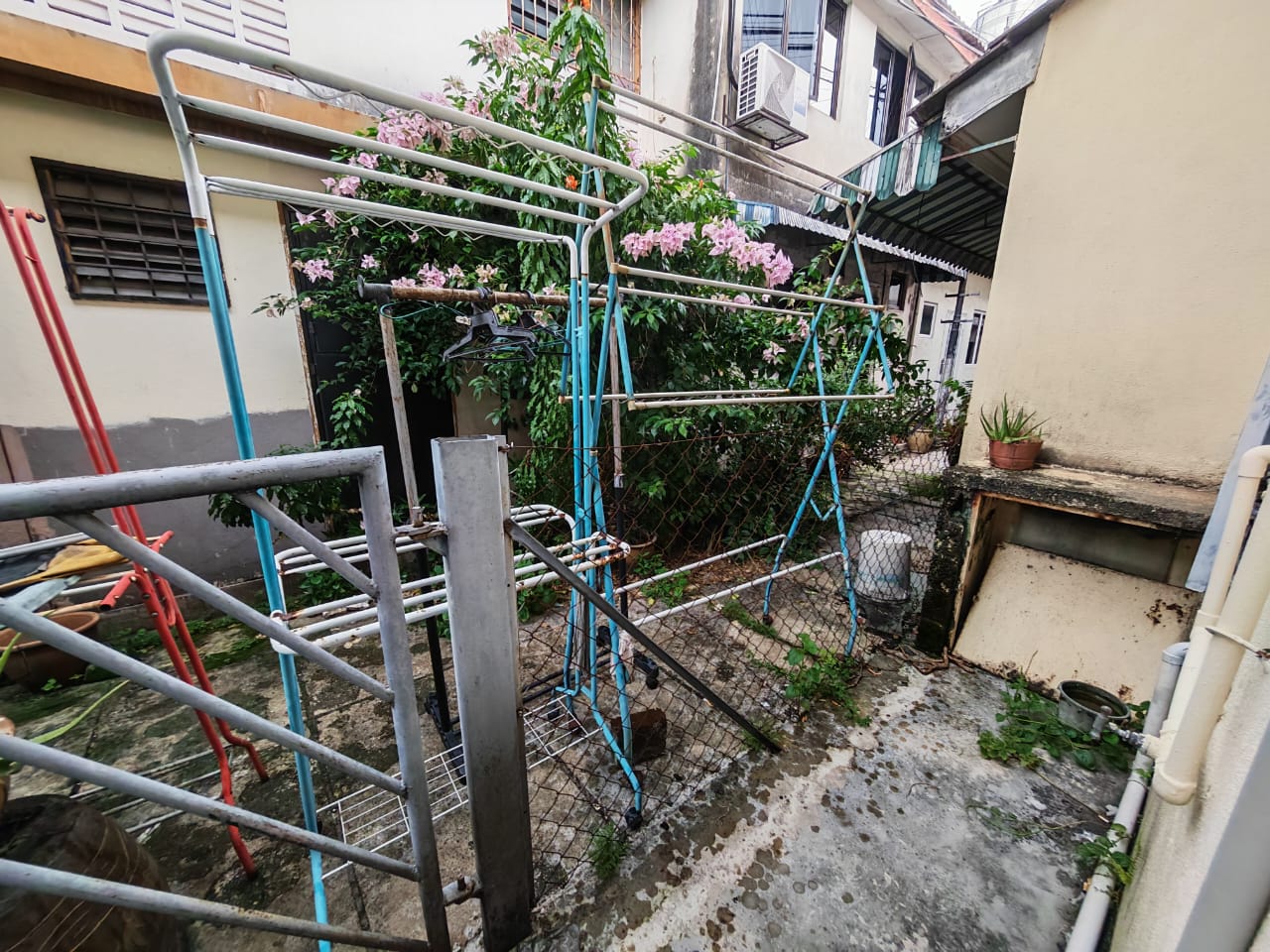 2 Sty Taman Sri Rampai,Freehold,near shops,restaur - photo 3