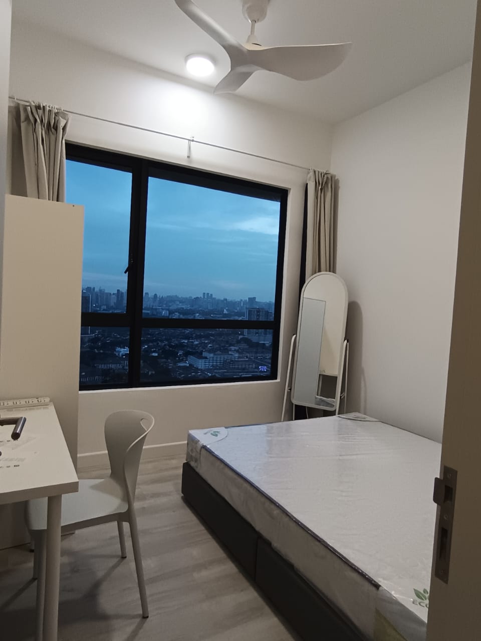 Quinn 4rooms Fully Furnished next to LRT - photo 9