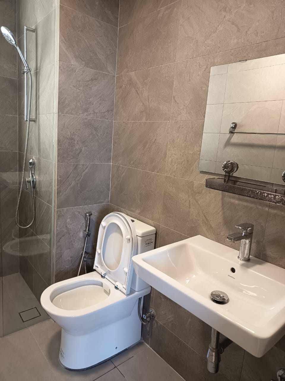 Quinn 4rooms Fully Furnished next to LRT - photo 4