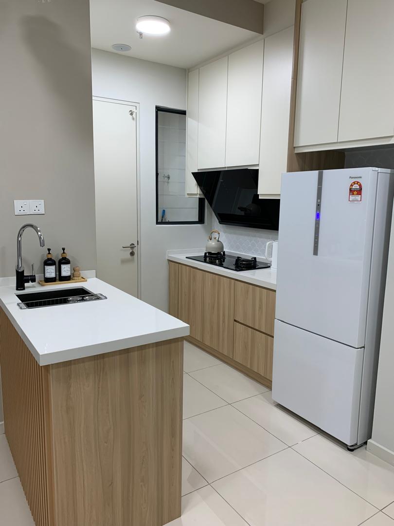 Sunway Avila 4 Rooms Fully Furnished,near shops,L - photo 2