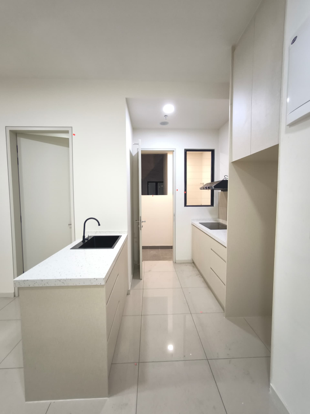 Sunway Avila 4 Rooms Partly Furnished,near shops,L - photo 3