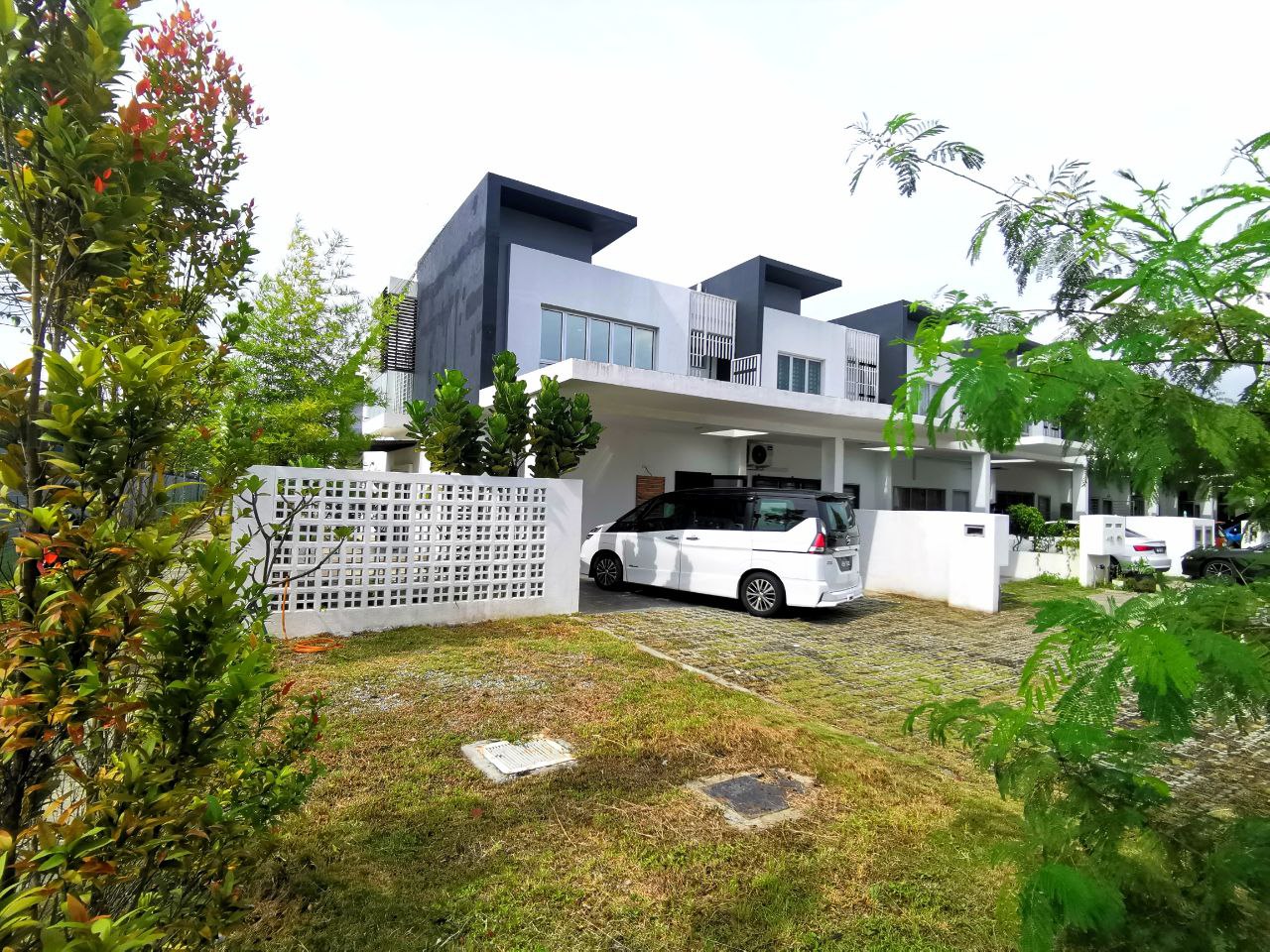 Casa Green EndLot Cybersouth For SALE - photo 4