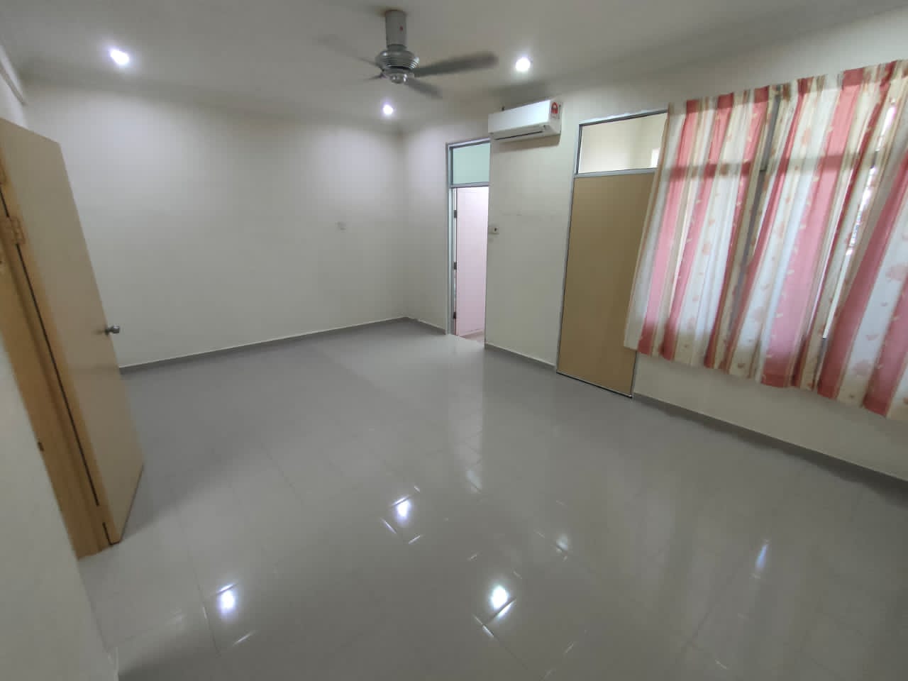 Double Storey Terrace At Batu Maung - photo 3