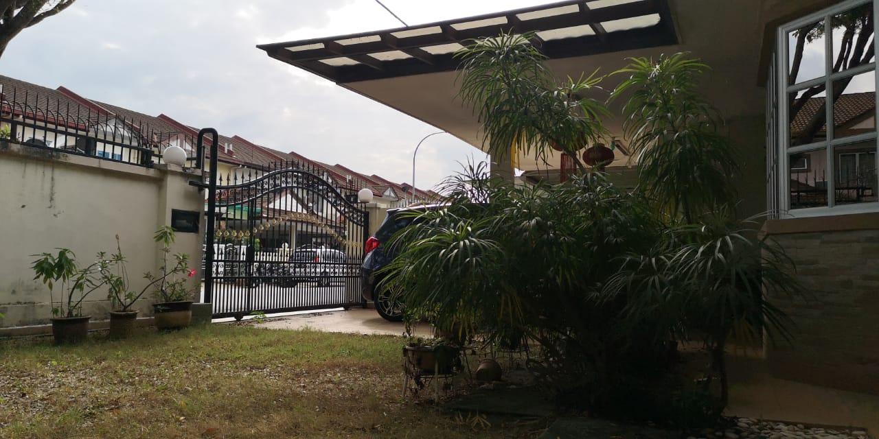 2-Storey Corner Larg ...