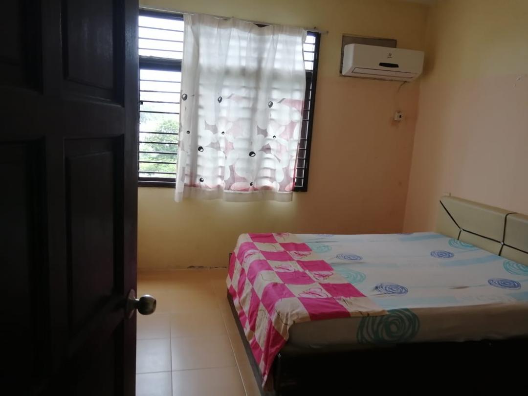 Bayu Emas Full Furnish , 1 Car Park - photo 2