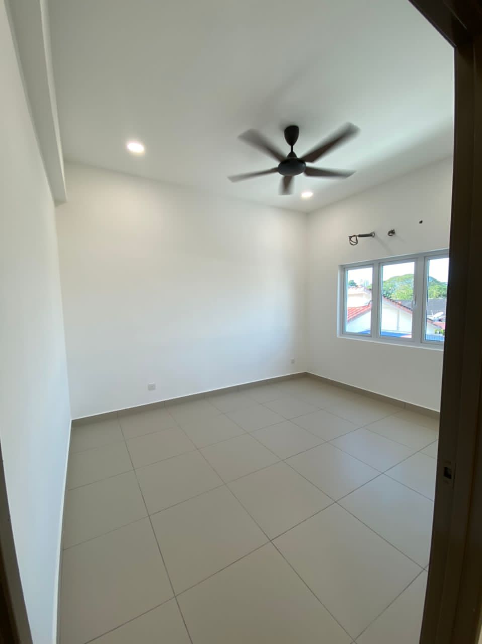 Facing to Mainroad, 2 Storey Semi Detached - photo 8