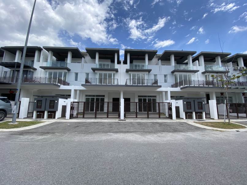 3 Storey FREEHOLD 22x75 House Bukit Puchong - photo 3