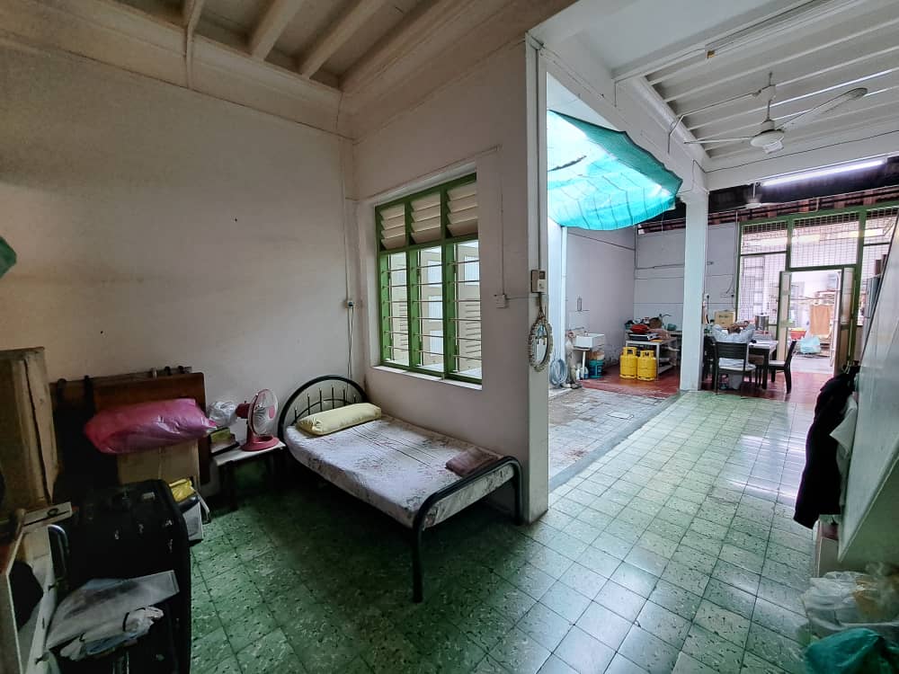 PG Jalan Kebun Nyiur RM950K - photo 2