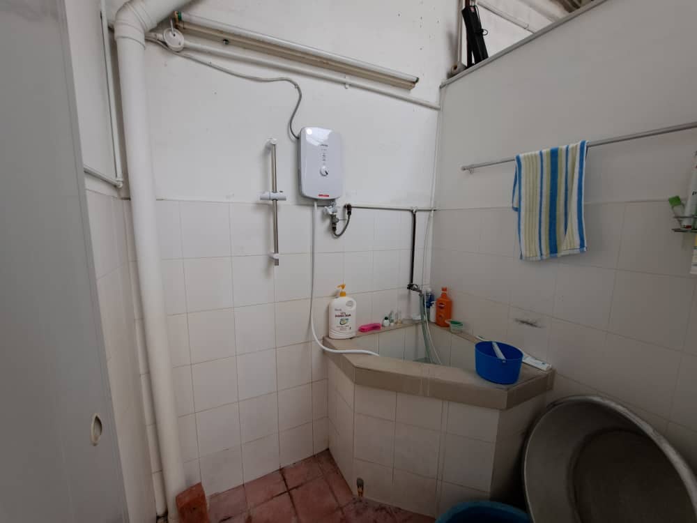 PG Jalan Kebun Nyiur RM950K - photo 9