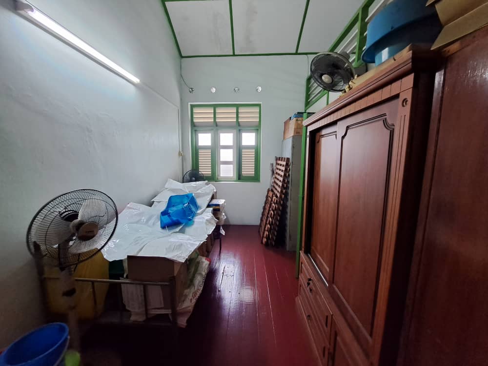 PG Jalan Kebun Nyiur RM950K - photo 11