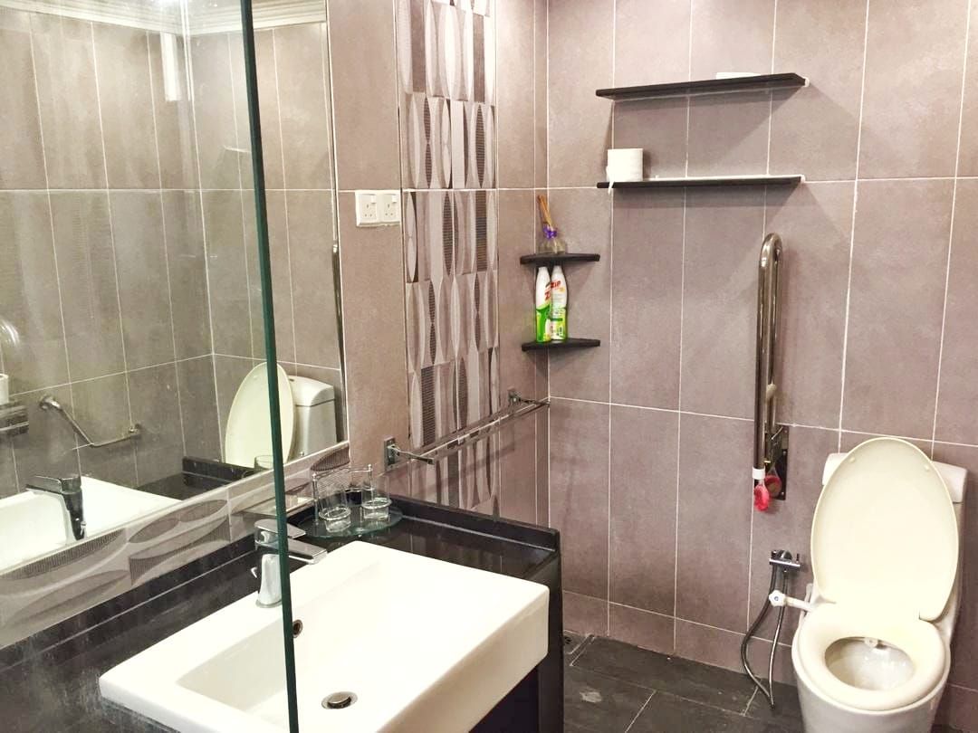 PG Marina Bay Condominium RM2700 - photo 7
