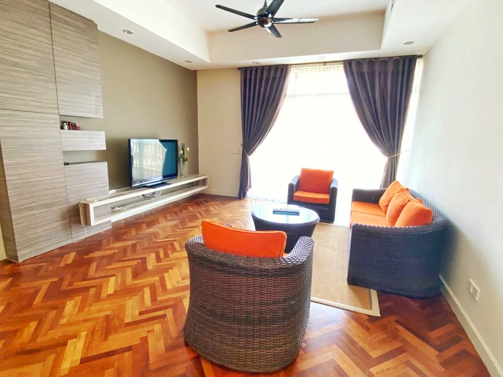 PG Quayside Condo RM ...