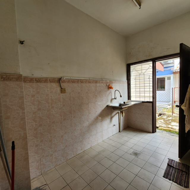 Double Storey Terrace House Wawasan 3 Puchong Jaya - photo 3