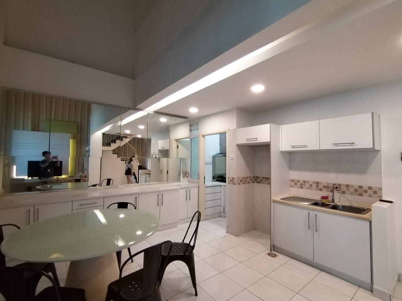 Casa Suites Fully Furnished By Jay Ng - photo 3