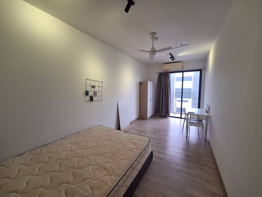 Emporis Residence Master Room Ally - photo 2