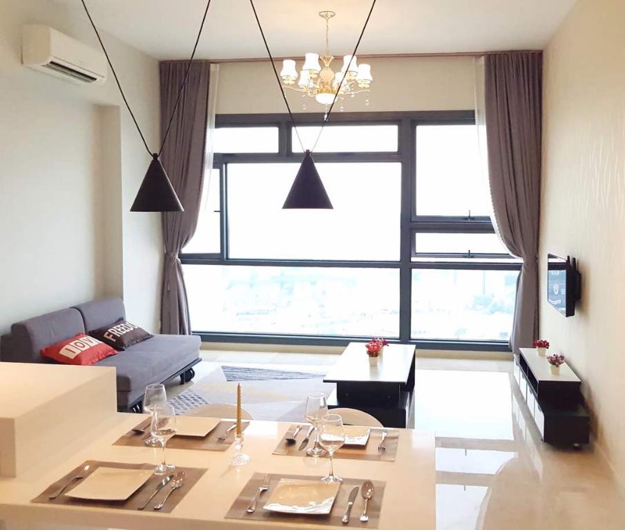 Vogue Suites 732sf 1R1B FF - Grace