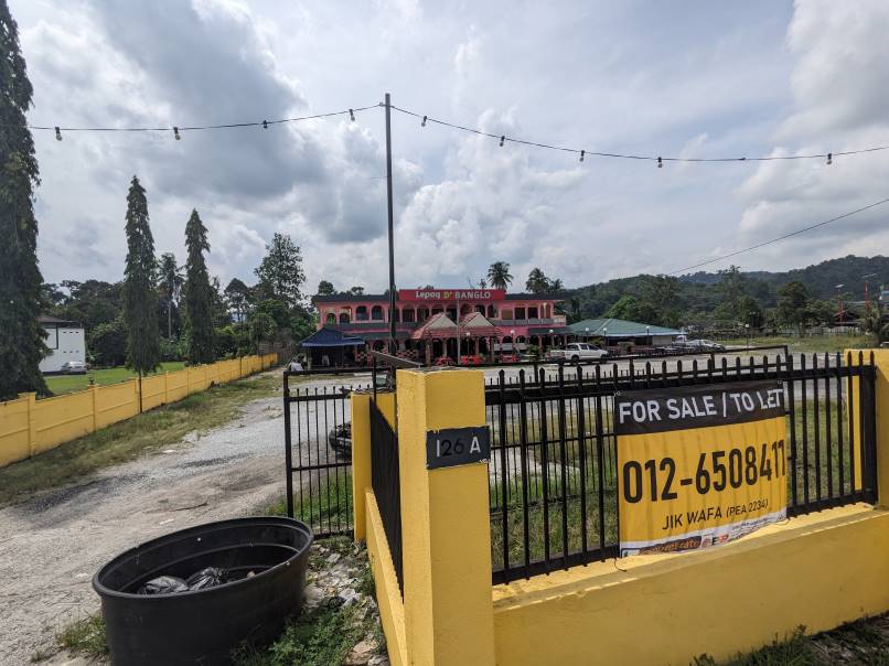 Commercial lot in Pe ...