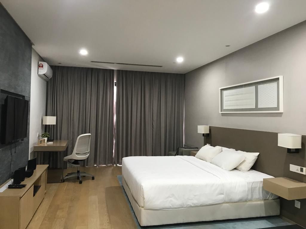 188 Suite Dennis