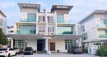 Clover Garden Residence - photo 2