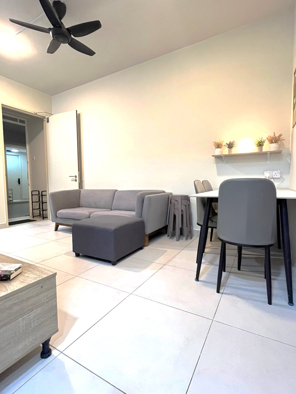 Majestic Maxim Partition Room RENTED - photo 3