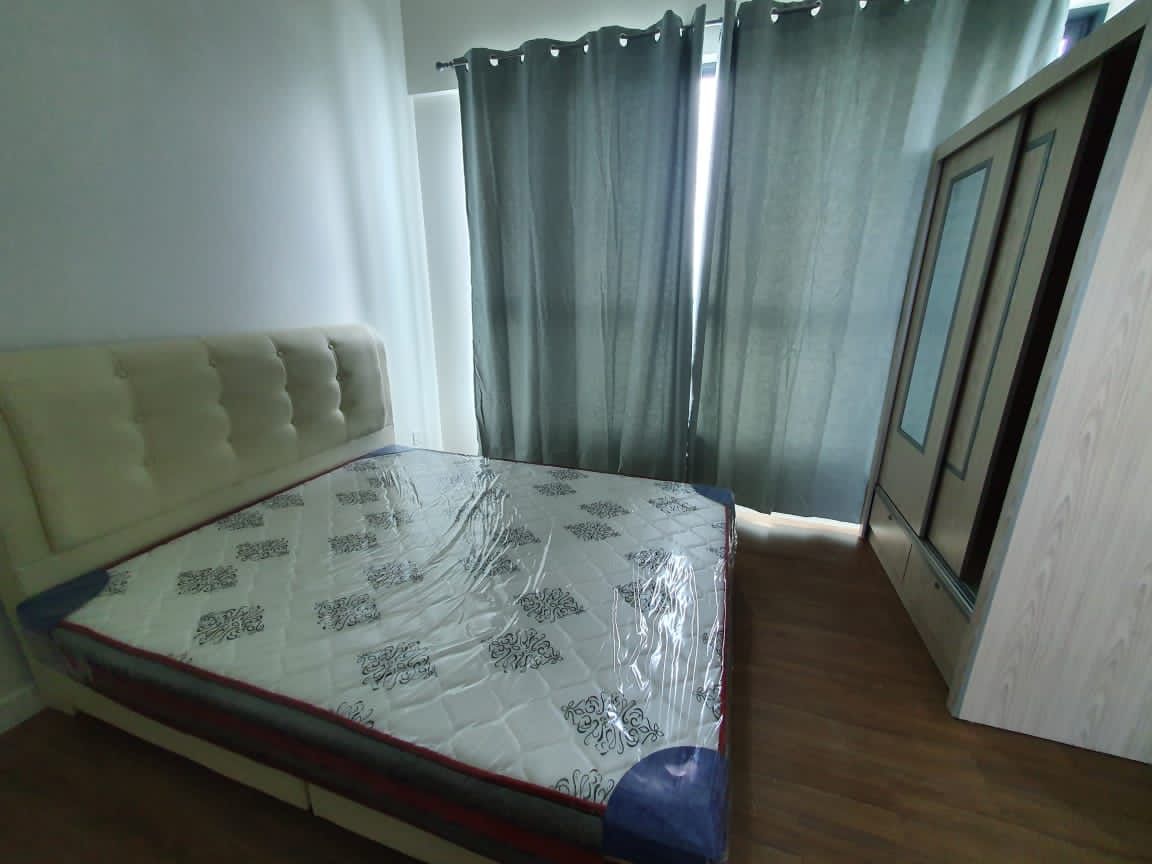 3 Residence, Elvis - photo 2