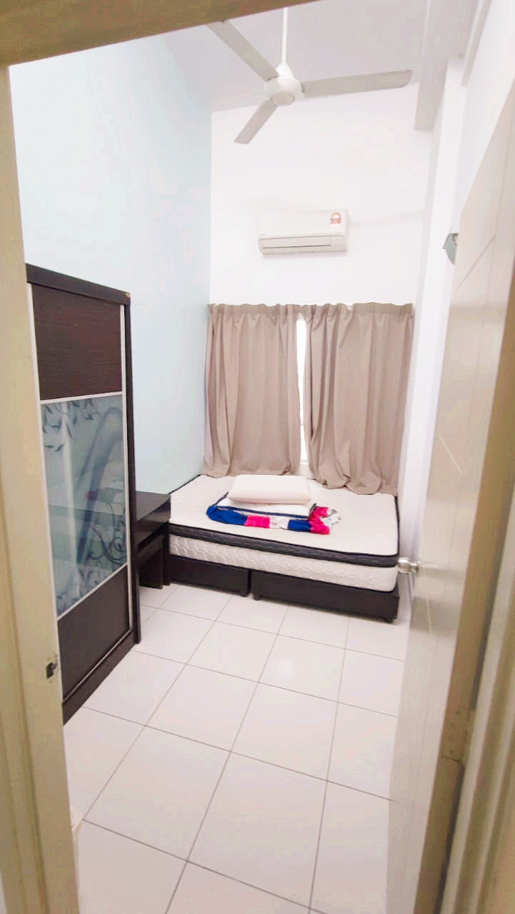 One World, RM 1900 - photo 7