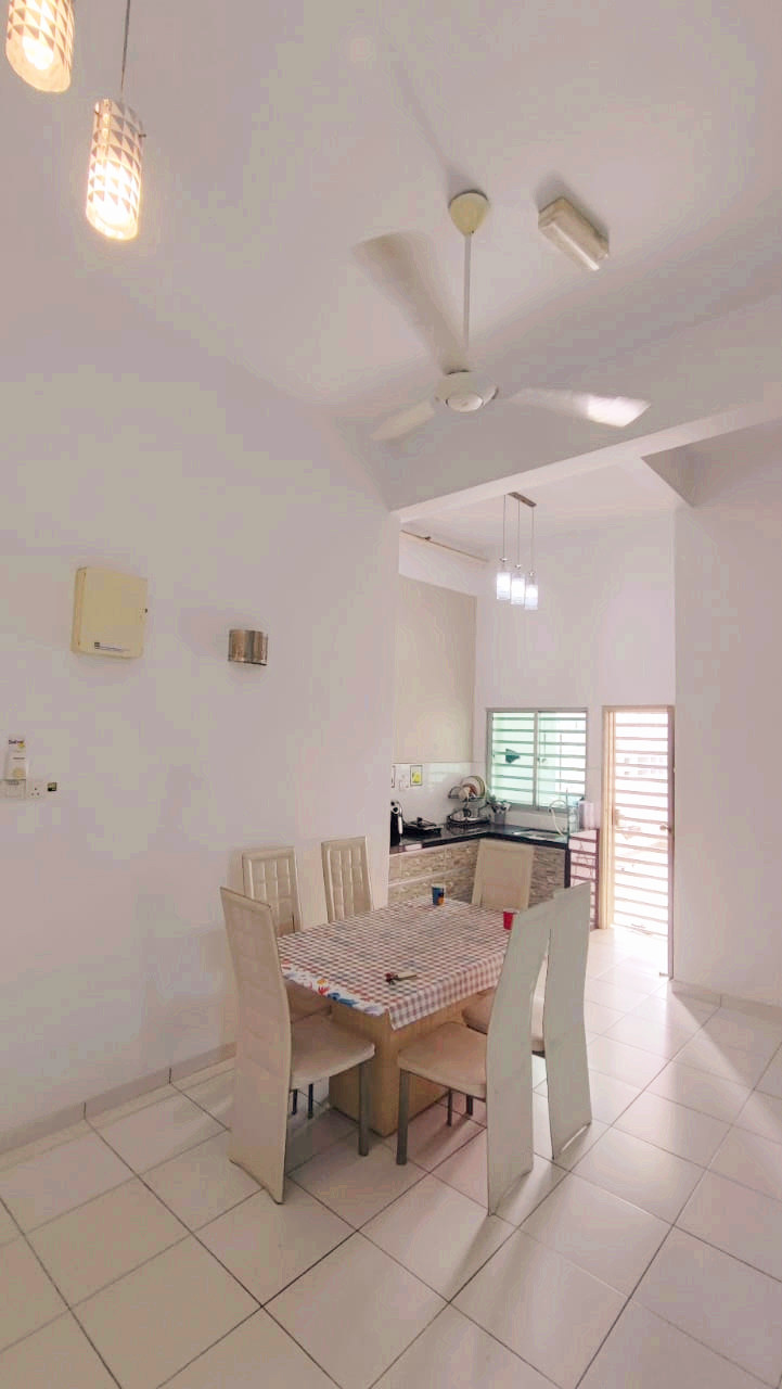 One World, RM 1900 - photo 12