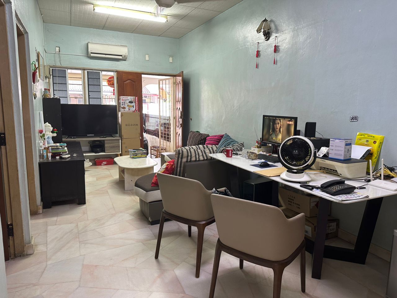 Single Storey Terrace Island Glades, RM 900k - photo 3