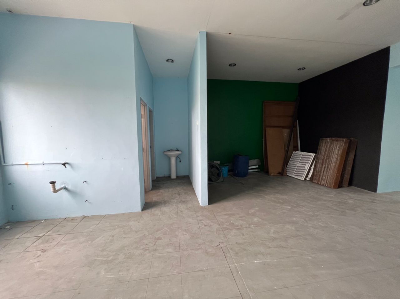 The Junction Office Lot, RM 800 - photo 3