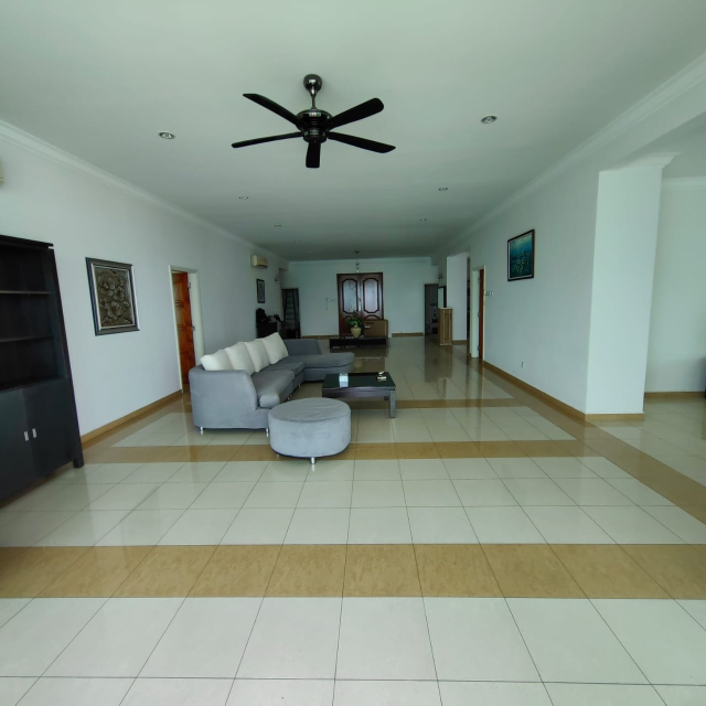 Gurney Palace, RM 6300 - photo 9