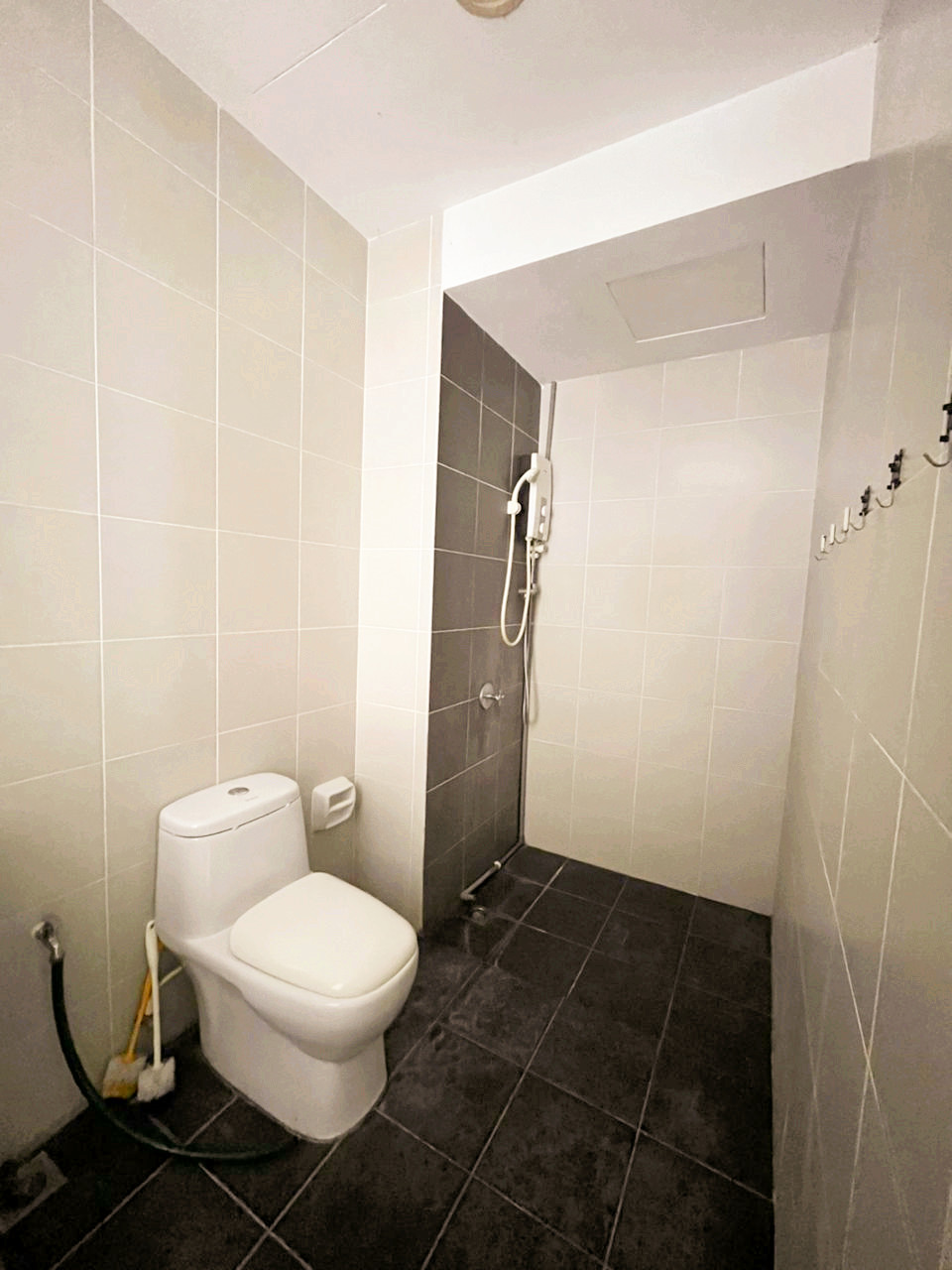 Arena Residence, 2100pm - photo 2