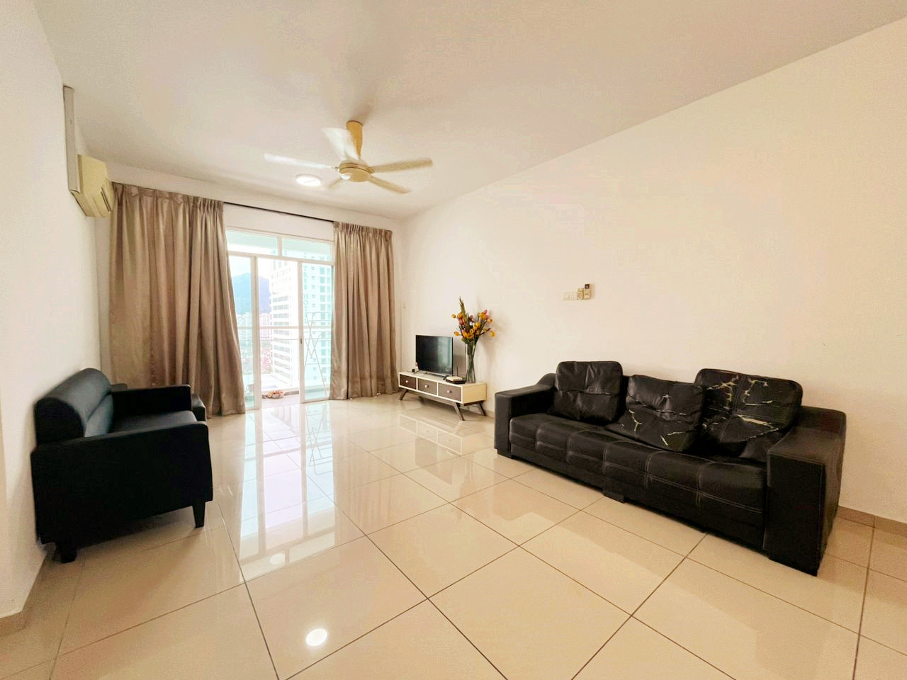 Arena Residence, 2100pm - photo 4