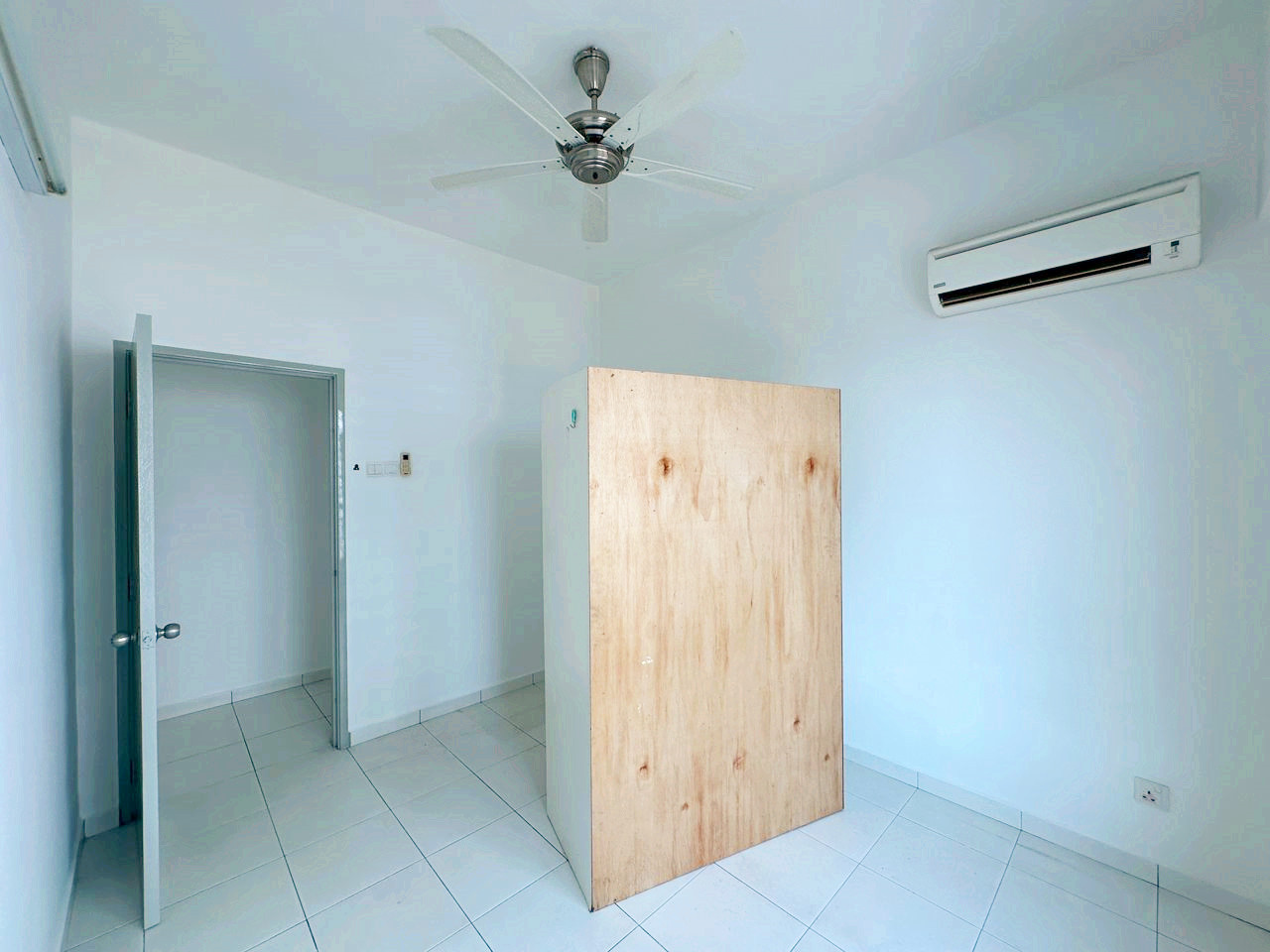 Golden Triangle, RM 1800 - photo 2
