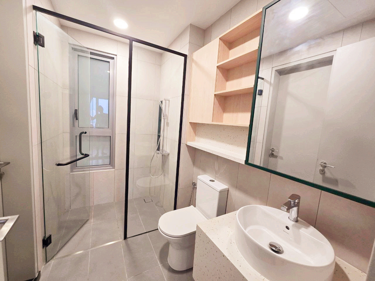 The Meg, RM 2300 studio - photo 3